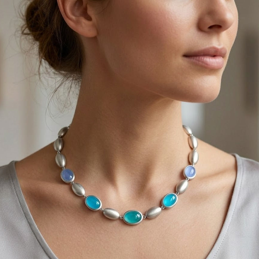 Collana con Ovali Satinati e Pietre Colorate In Acciaio Inossidabile