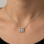 Collana con Quadrifoglio Stilizzato e Zirconi In Acciaio Inossidabile