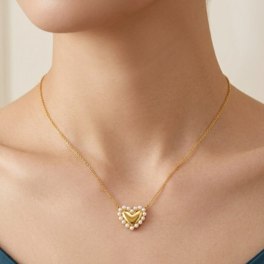 Collana con Cuore Bombato e Profilo di Perle In Acciaio Inossidabile