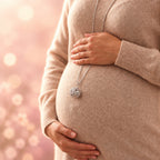 Collana Chiama Angeli con Angioletto Pavé e Cuori Traforati In Acciaio Inossidabile