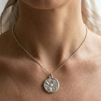 Collana Medaglia Marina con Perla Centrale In Acciaio Inossidabile