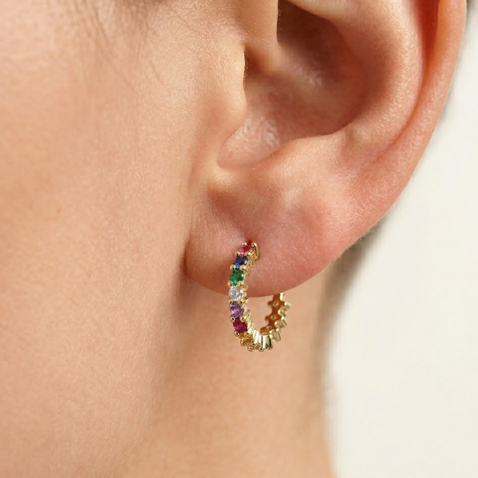 Orecchini a Semicerchio Arcobaleno con Zirconi Multicolor In Argento 925