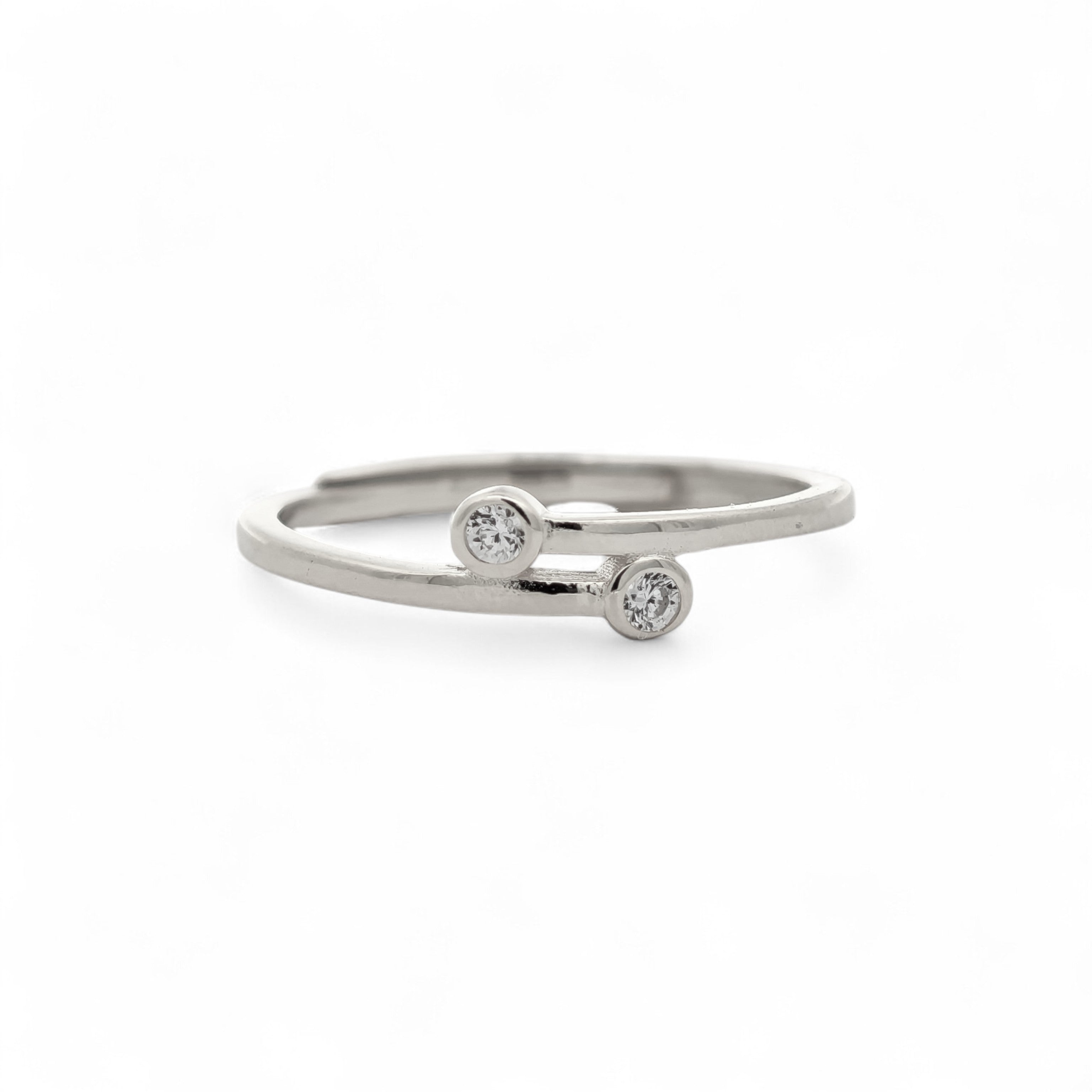 Anello Minimal in Argento con Zirconi