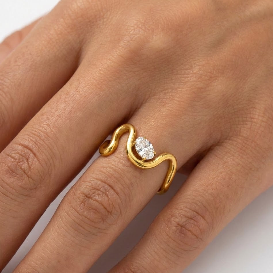 Anello Sinuoso con Cristallo Ovale In Acciaio Inossidabile