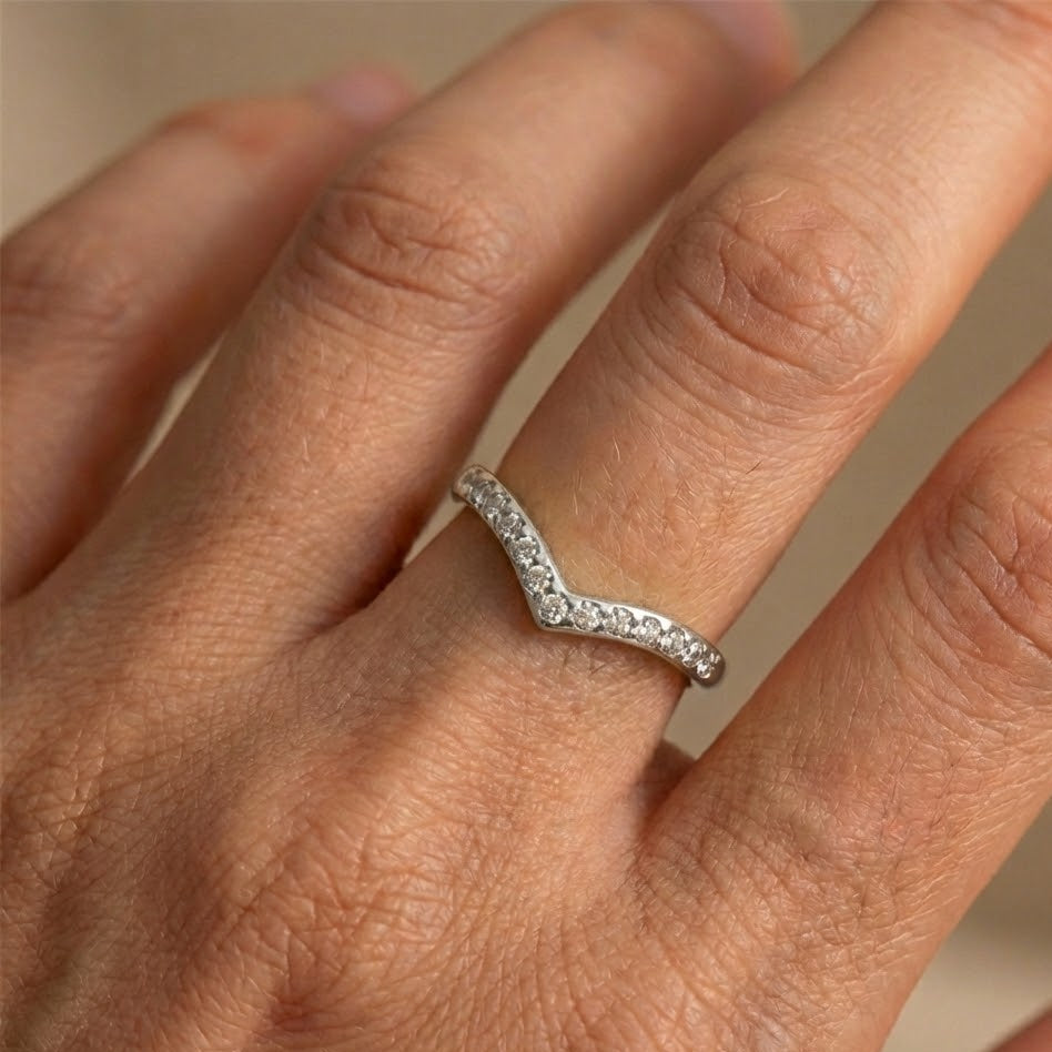 Anello a V con Cristalli In Acciaio Inossidabile