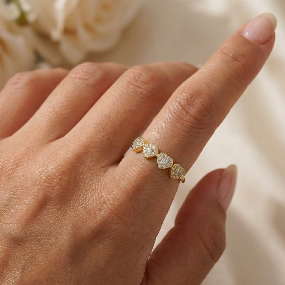 Anello con Quattro Cuori Pavé In Acciaio Inossidabile