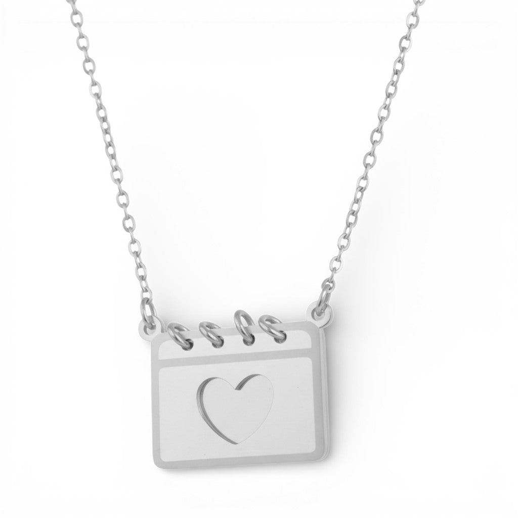 Collana Calendario Cuore Traforato In Acciaio Inossidabile