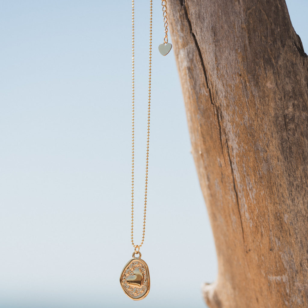 Collana Medaglia Martellata con Cuore e Stelle In Acciaio Inossidabile