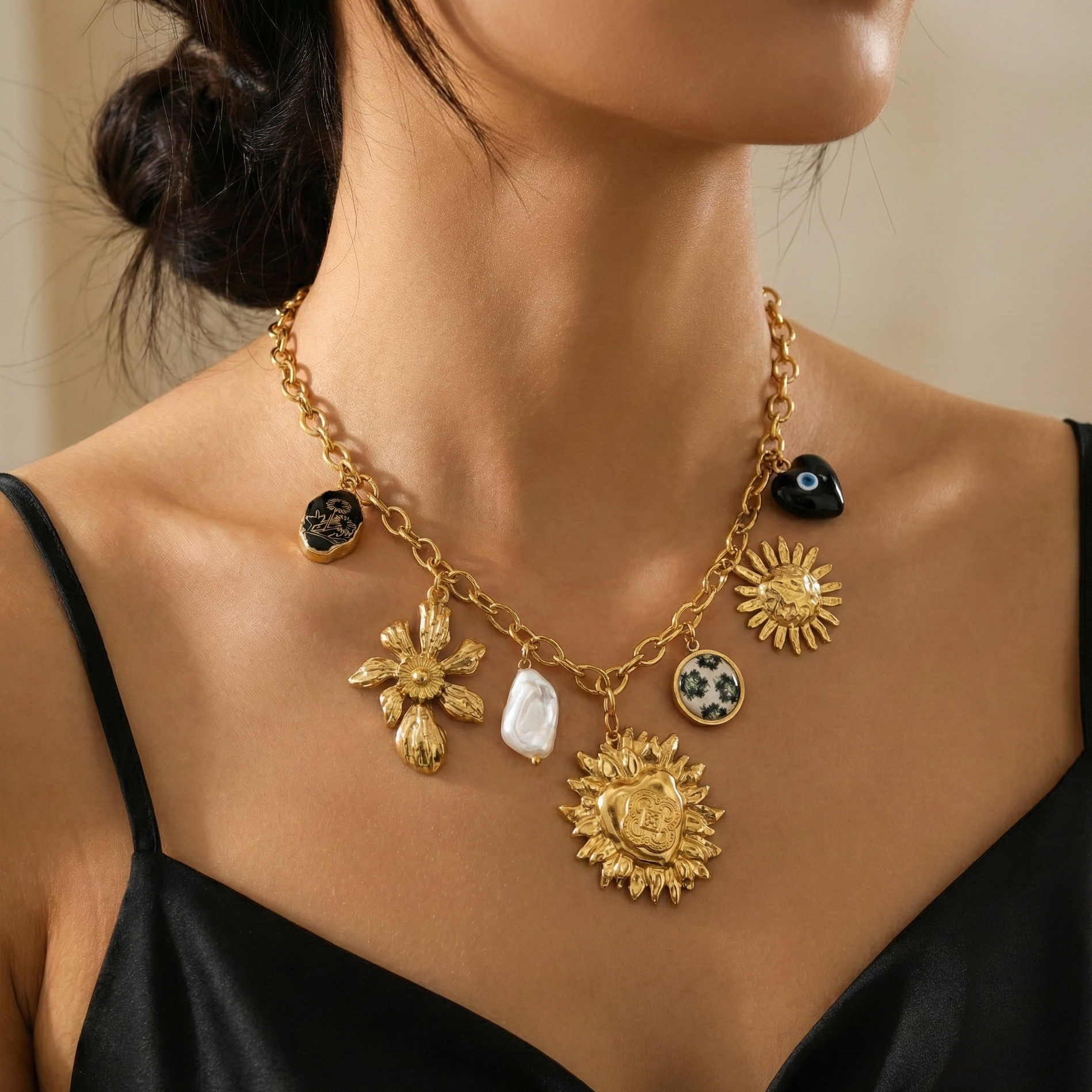 Collana Portafortuna Glam con Charms e Perla Barocca In Acciaio Inossidabile