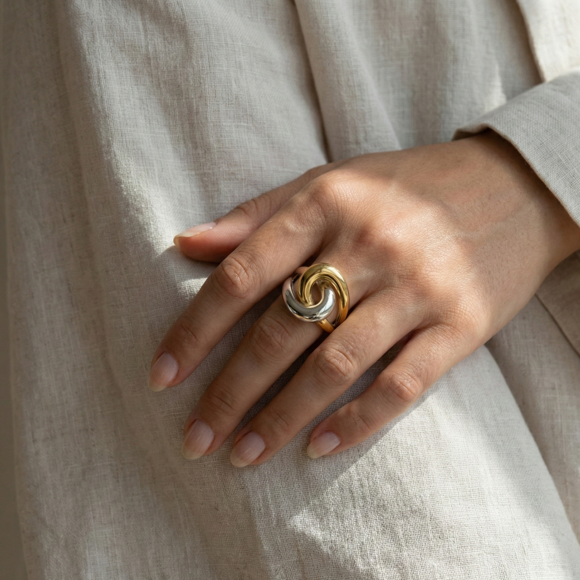 Anello Fascia Intreccio Nodo Bicolore in Acciaio Inossidabile