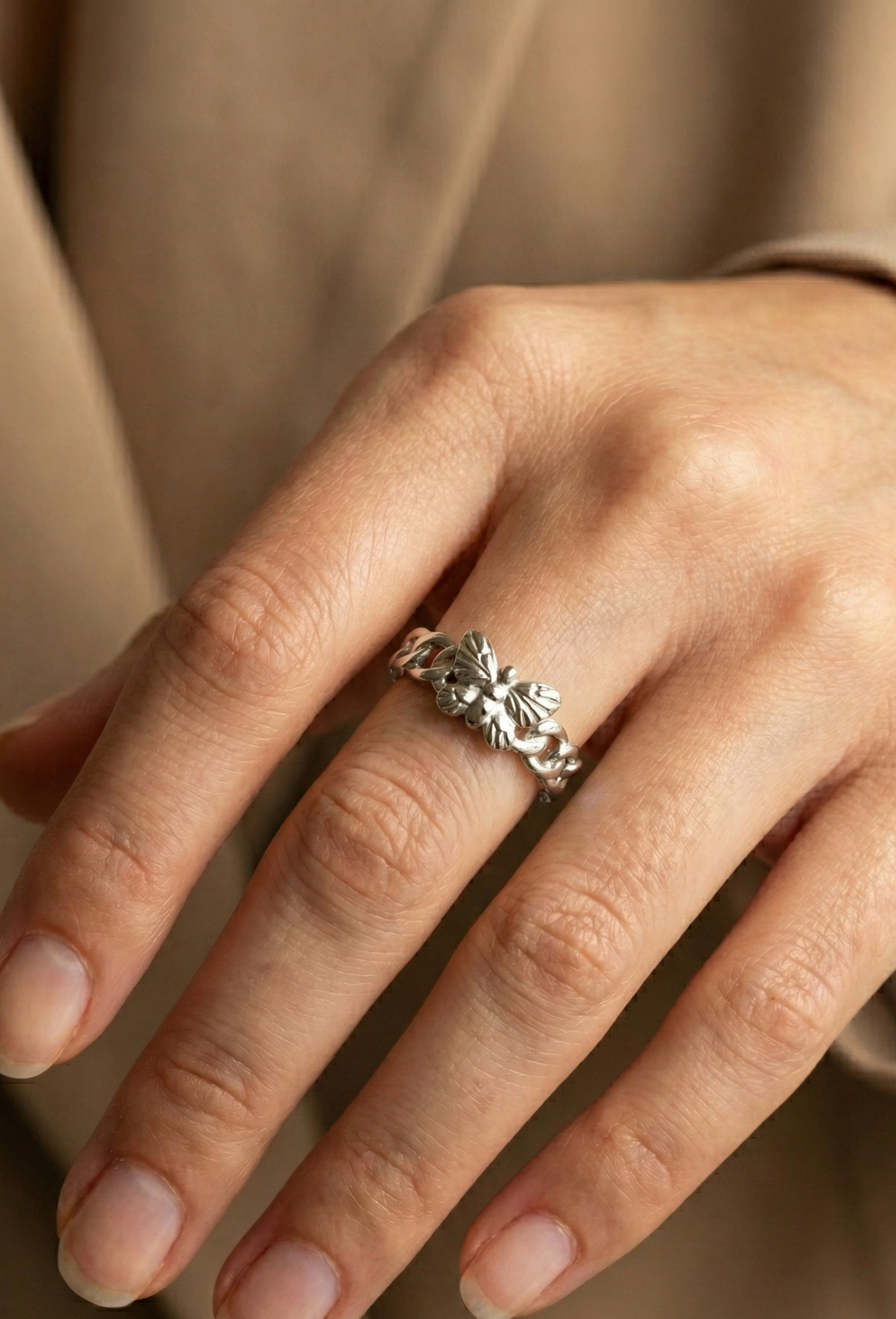 Anello Fascia a Catena Regolabile con Farfalla in Acciaio Inossidabile