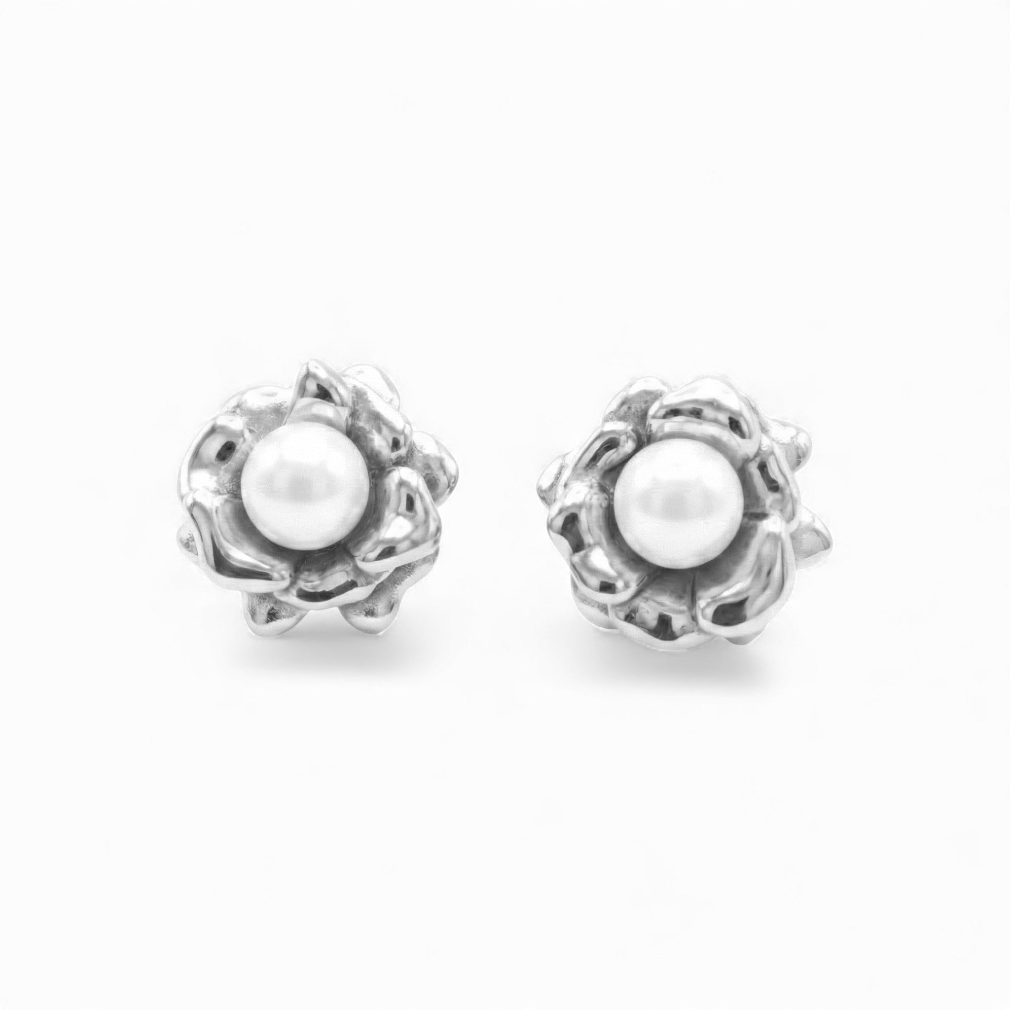 Orecchini a Forma di Rosa con Perla Centrale In Acciaio Inossidabile