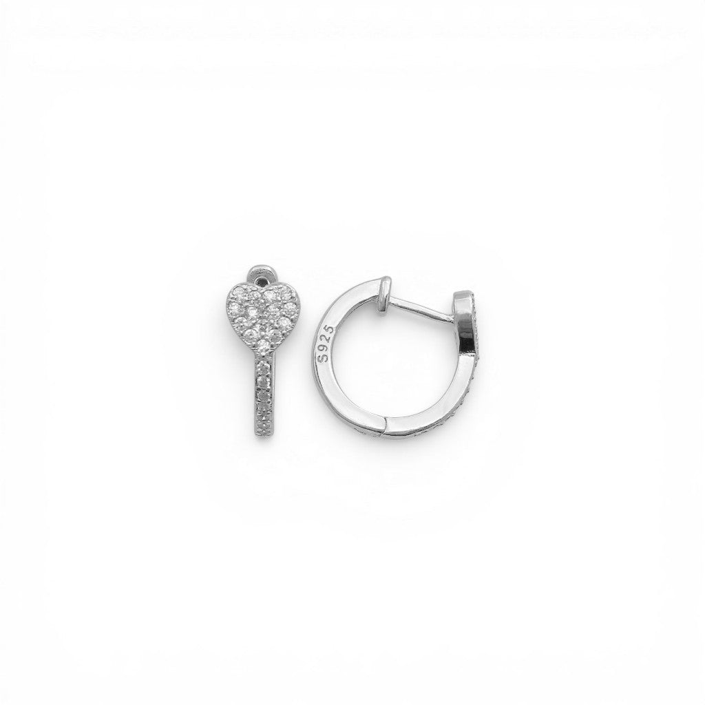 Orecchini Cerchio con Pavé di Cuori e Chiusura a Scattino In Argento 925