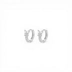 Orecchini Cerchietto Huggie con Farfalla In Argento 925