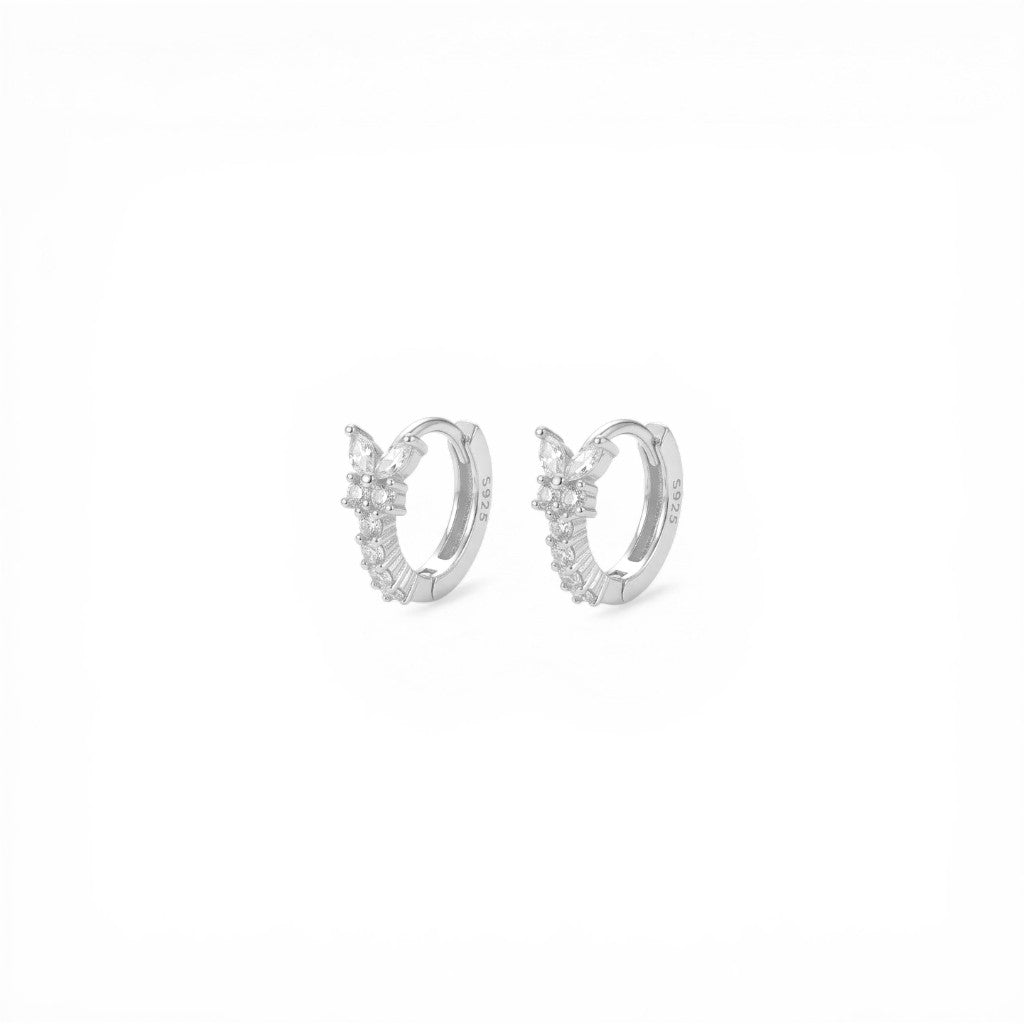Orecchini Cerchietto Huggie con Farfalla In Argento 925