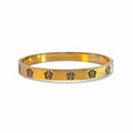 Bracciale Rigido Sottile con Fiori in Zirconi e Profilo Zigrinato In Acciaio Inossidabile