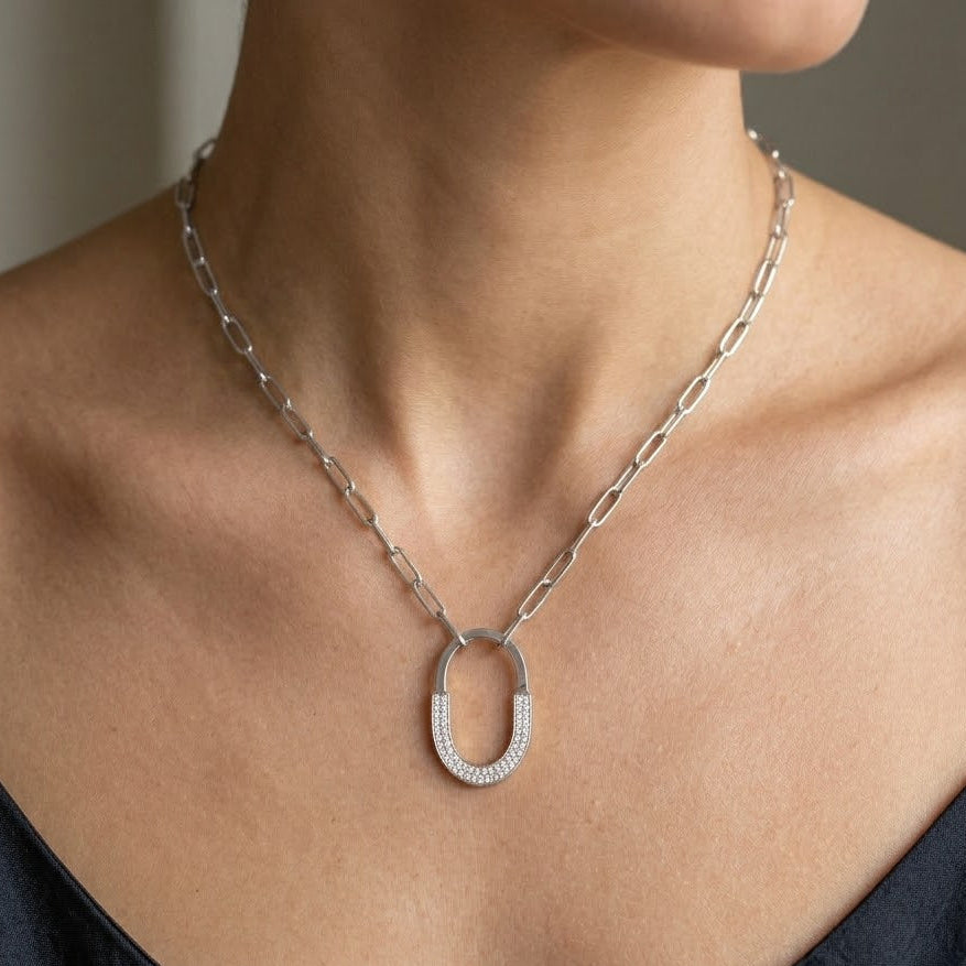 Collana con Pendente Ovale Geometrico e Zirconi In Acciaio Inossidabile