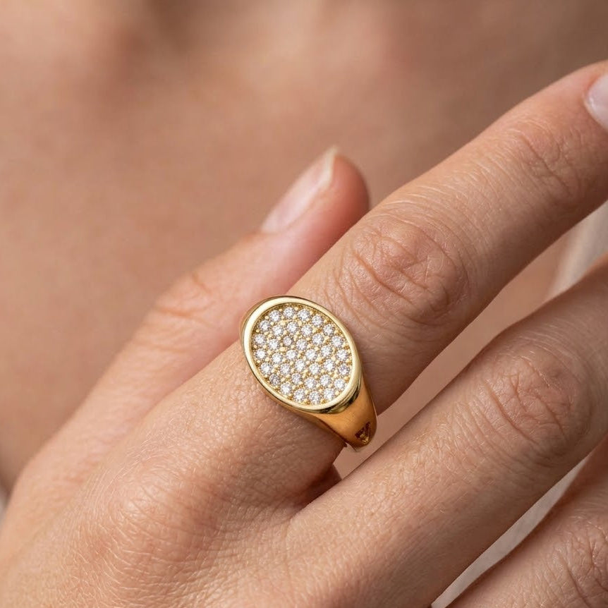 Anello Chevalier Ovale con Pavé di Zirconi In Acciaio Inossidabile