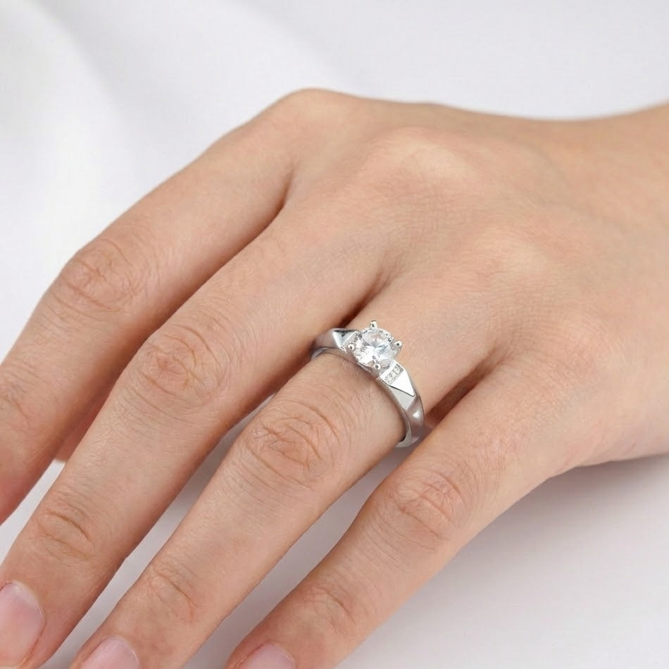 Anello Solitario con Zirconi In Argento 925