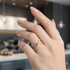 Anello Fascia a X Incrociata con Pavé di Zirconi In Acciaio Inossidabile