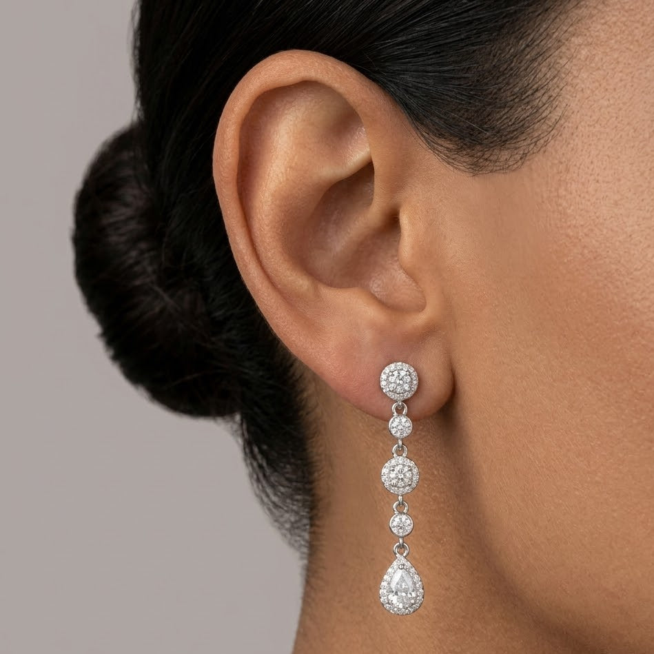 Orecchini Pendenti con Goccia e Punti Luce In Argento 925