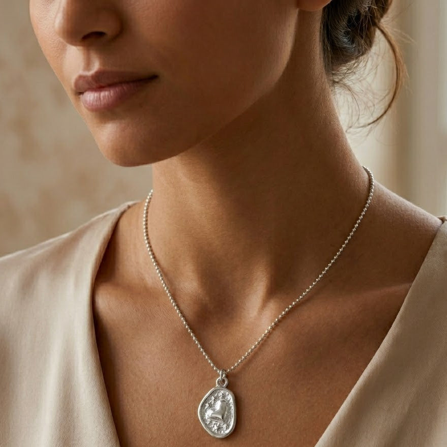Collana Medaglia Martellata con Cuore e Stelle In Acciaio Inossidabile
