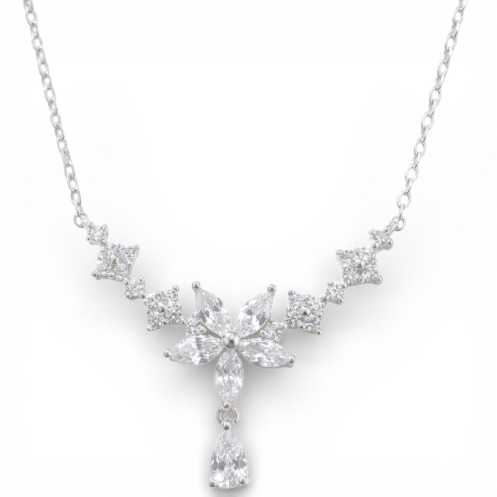 Collana Sbocciare Prezioso a Fiore In Argento 925