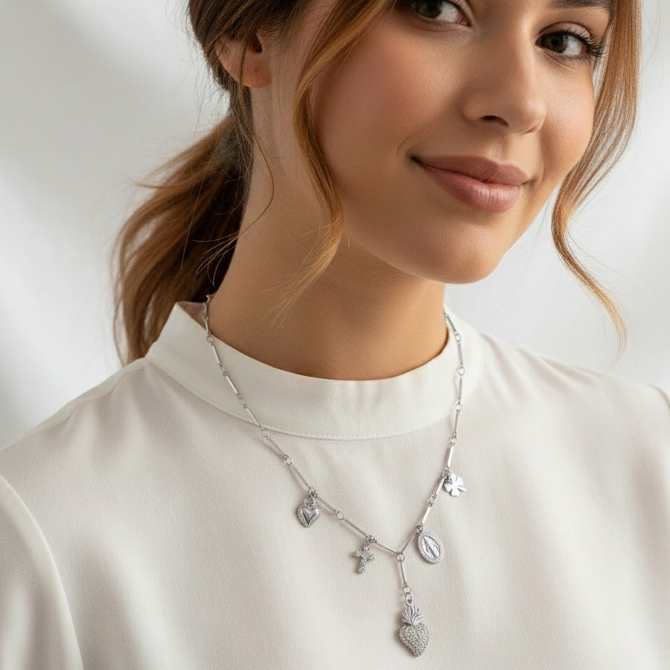 Collana a Cravattino Iconic Charms con Cuore Sacro In Acciaio Inossidabile
