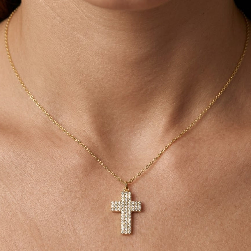 Collana con Croce in Pavé di Zirconi In Acciaio Inossidabile