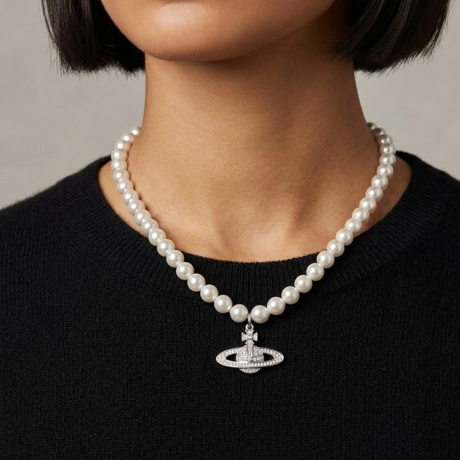 Collana Perle e Charm Pianeta In Acciaio Inossidabile
