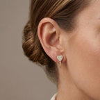 Orecchini Cerchio con Pavé di Cuori e Chiusura a Scattino In Argento 925