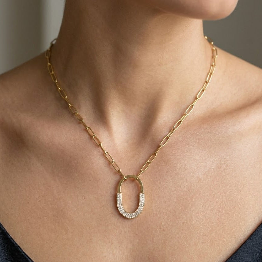 Collana con Pendente Ovale Geometrico e Zirconi In Acciaio Inossidabile
