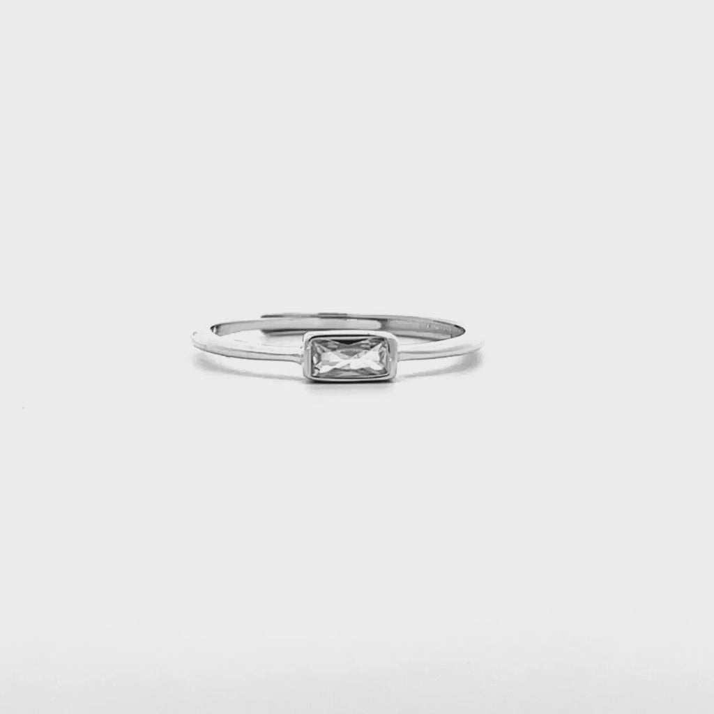 Anello in Argento con Rettangolo Elegante