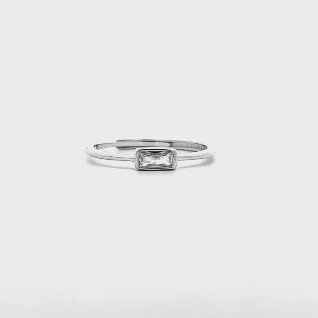 Anello in Argento con Rettangolo Elegante