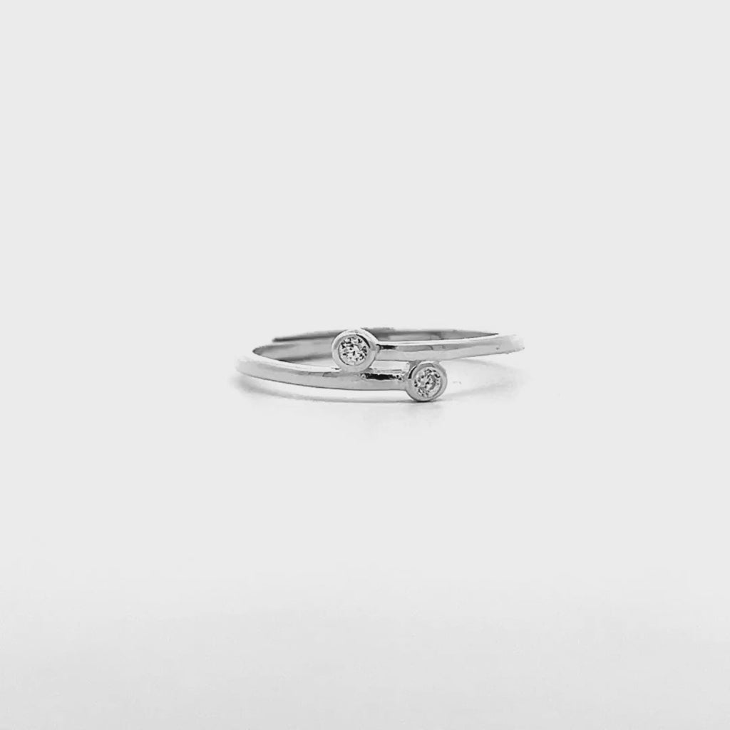 Anello Minimal in Argento con Zirconi