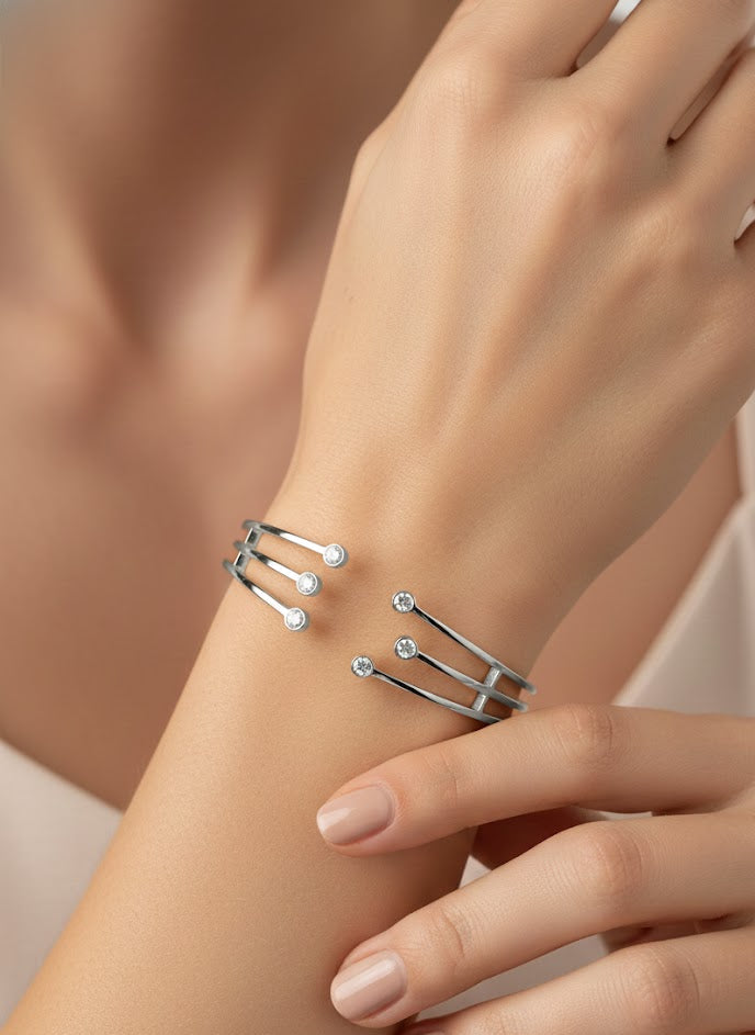 Bracciale a Polsino Rigido con Zirconi Luminosi in Acciaio Inossidabile