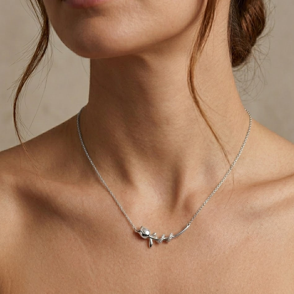 Collana con Rosa e filo Zirconato Intrecciato In Argento 925