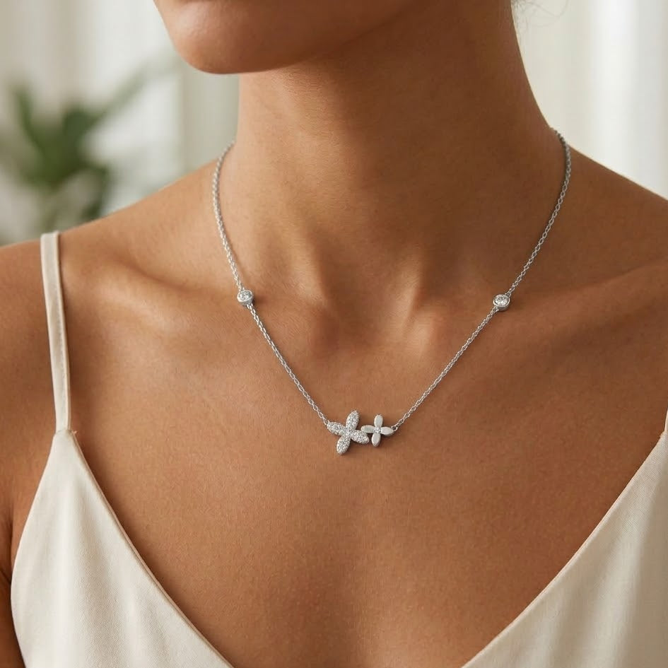 Collana Doppio Fiore con Pavé e Punti Luce In Acciaio Inossidabile