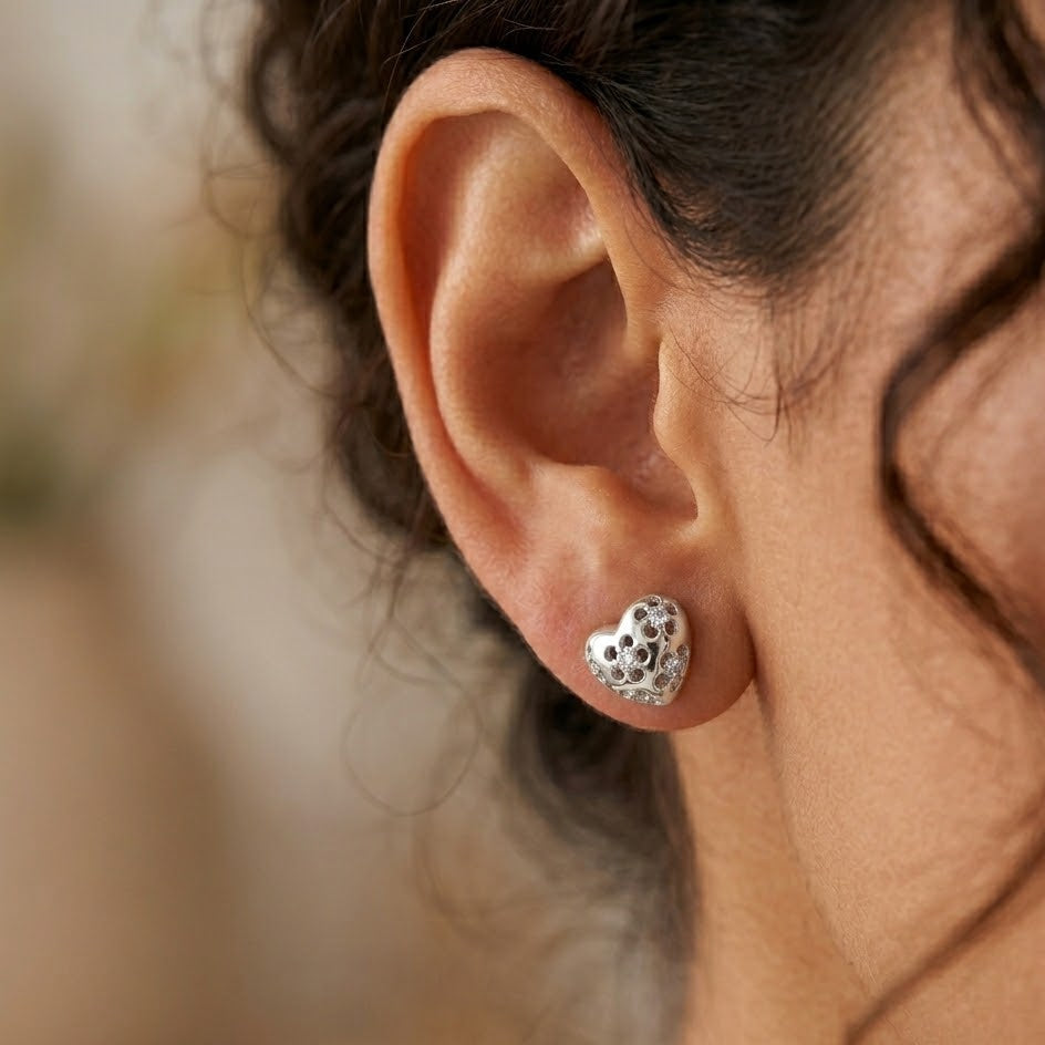 Orecchini Cuore Bombato con Fiori Zirconati In Argento 925